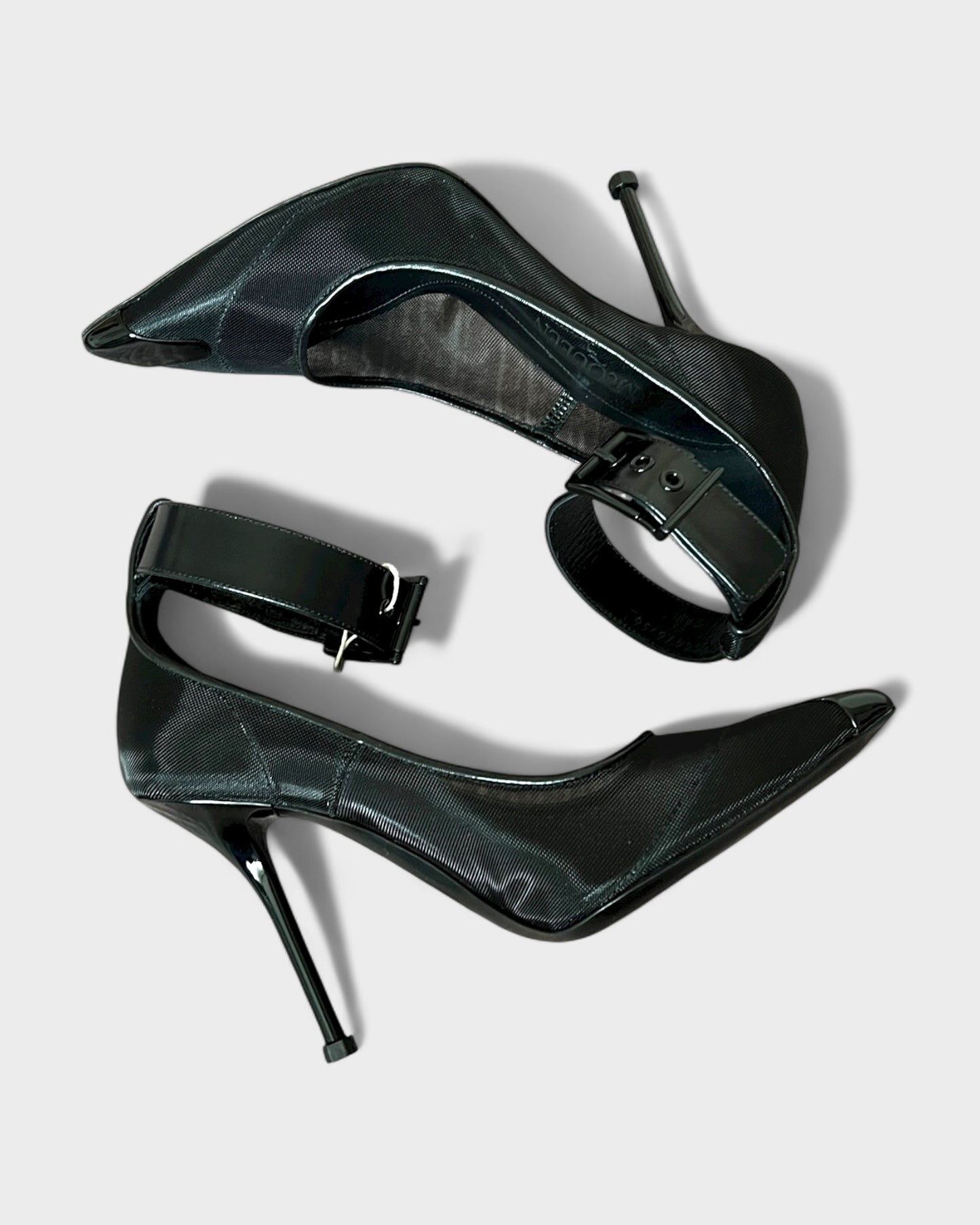 „Buckle“ Pumps – Schwarz