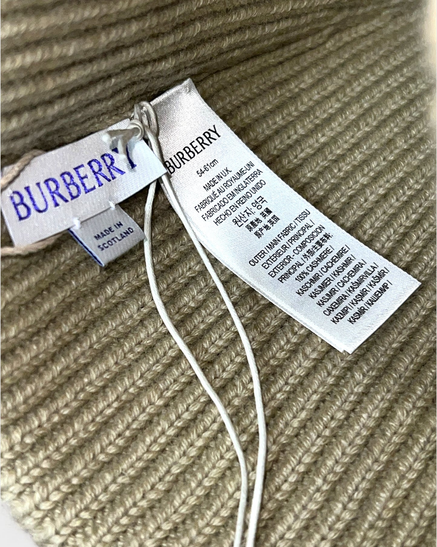 Strickmütze – Beige mit blauem Reiter-Logo