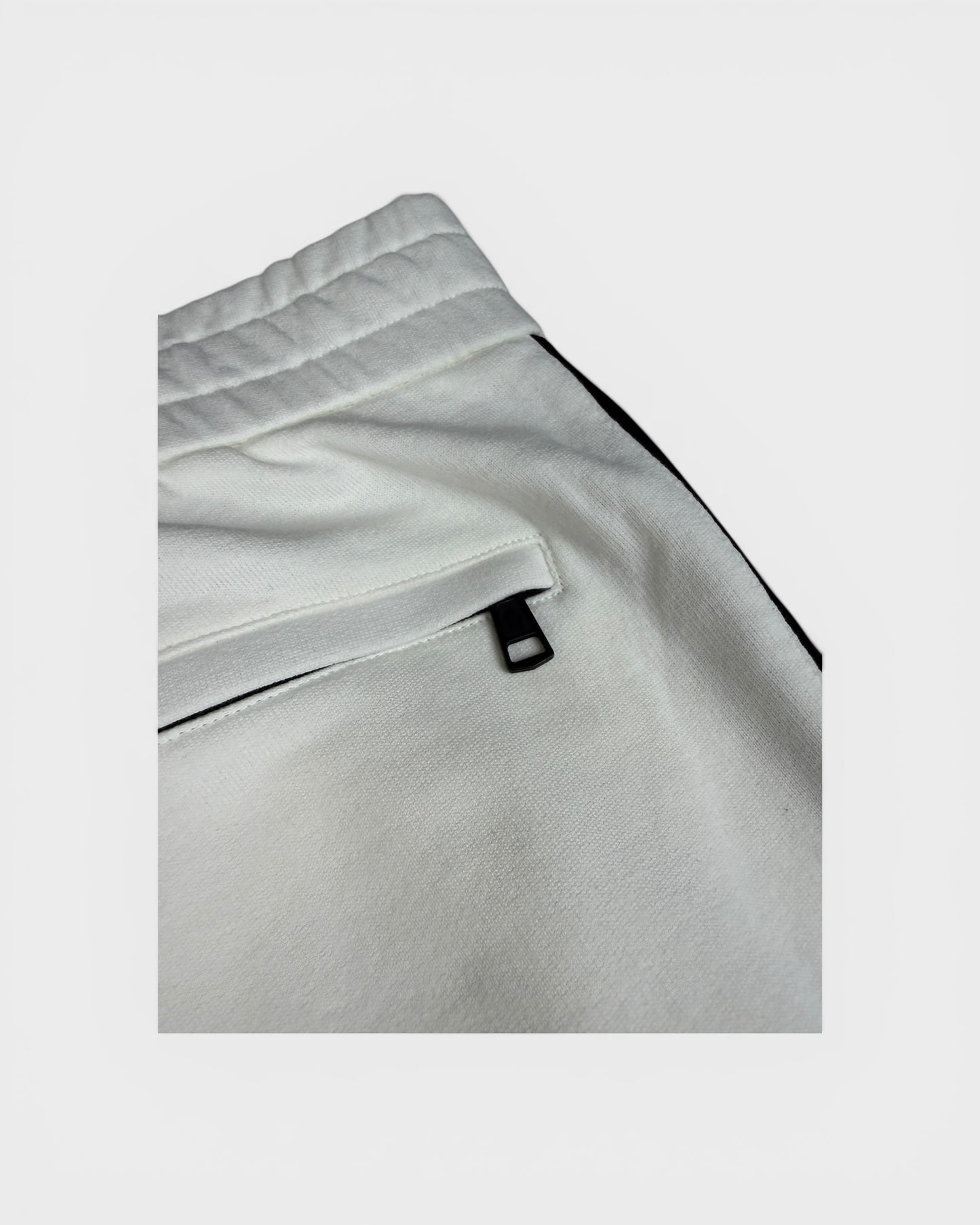 Jogginghose mit Logo-Streifen – Weiß