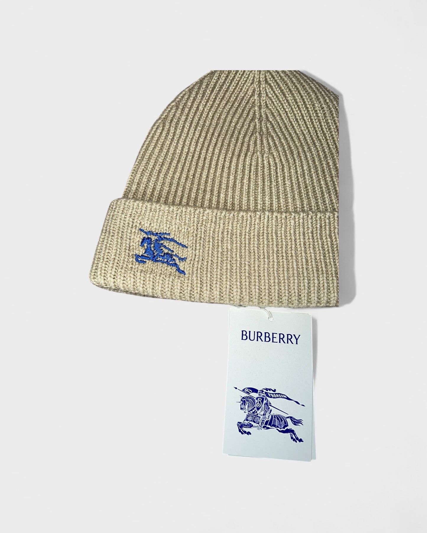 Strickmütze – Beige mit blauem Reiter-Logo