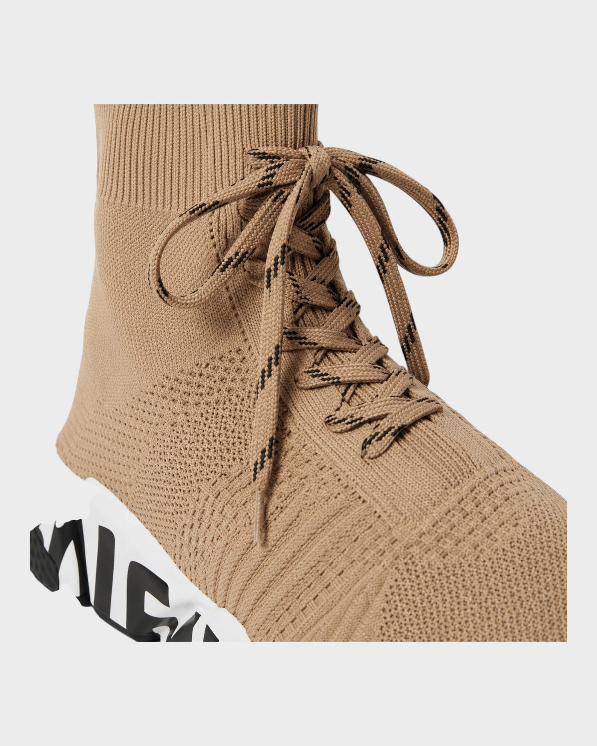 Speed Trainer Laced Sneaker – Beige/Weiß/Schwarz
