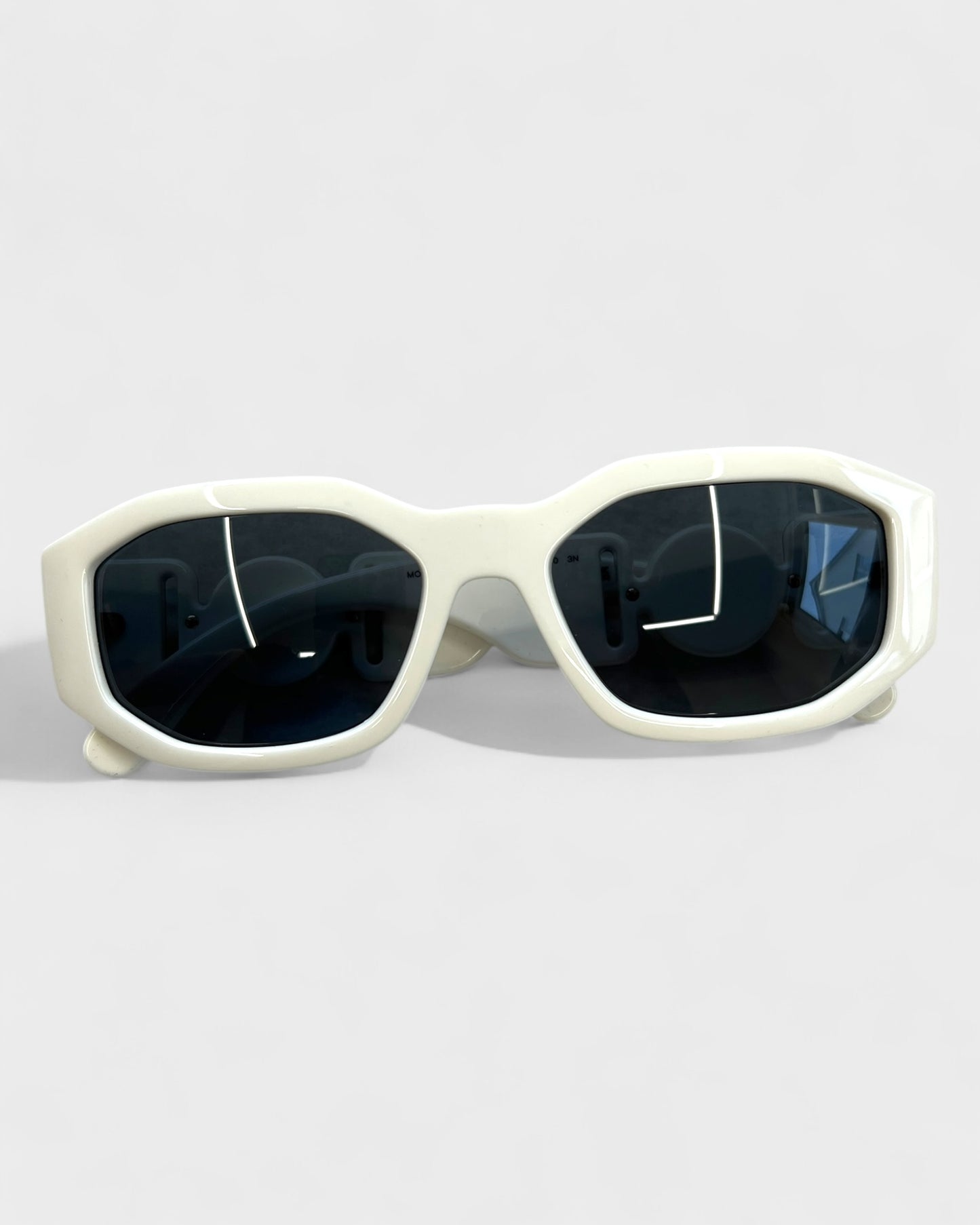 Sonnenbrille mit Medusa-Details – Weiß/Gold