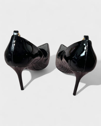 Chain Pumps – Schwarz Lackleder