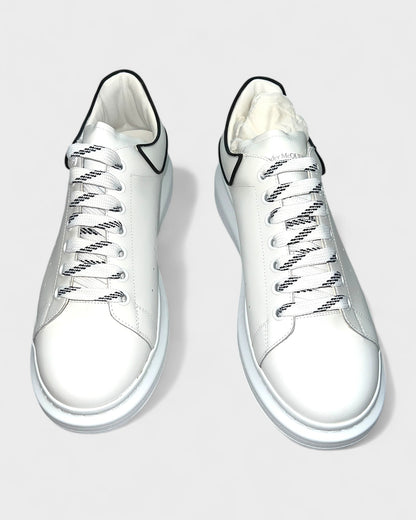 Oversized Sneaker – Weiß mit schwarzen Details