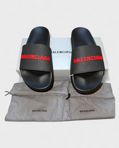 Slides mit Logo – Schwarz/Rot