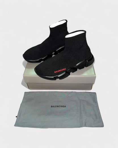 Speed Trainer – Schwarz mit rotem Schriftzug