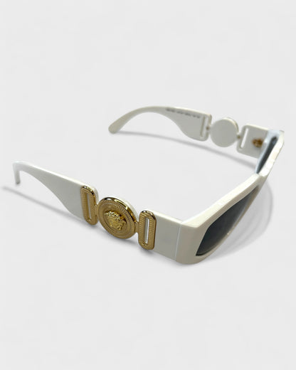 Sonnenbrille mit Medusa-Details – Weiß/Gold