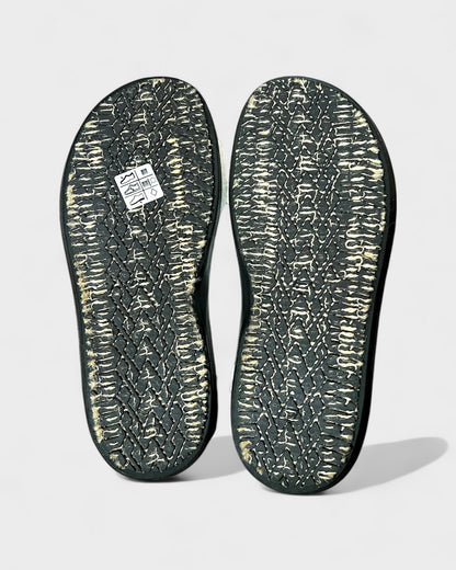 Crossed-Fur Slipper – Weiß/Schwarz