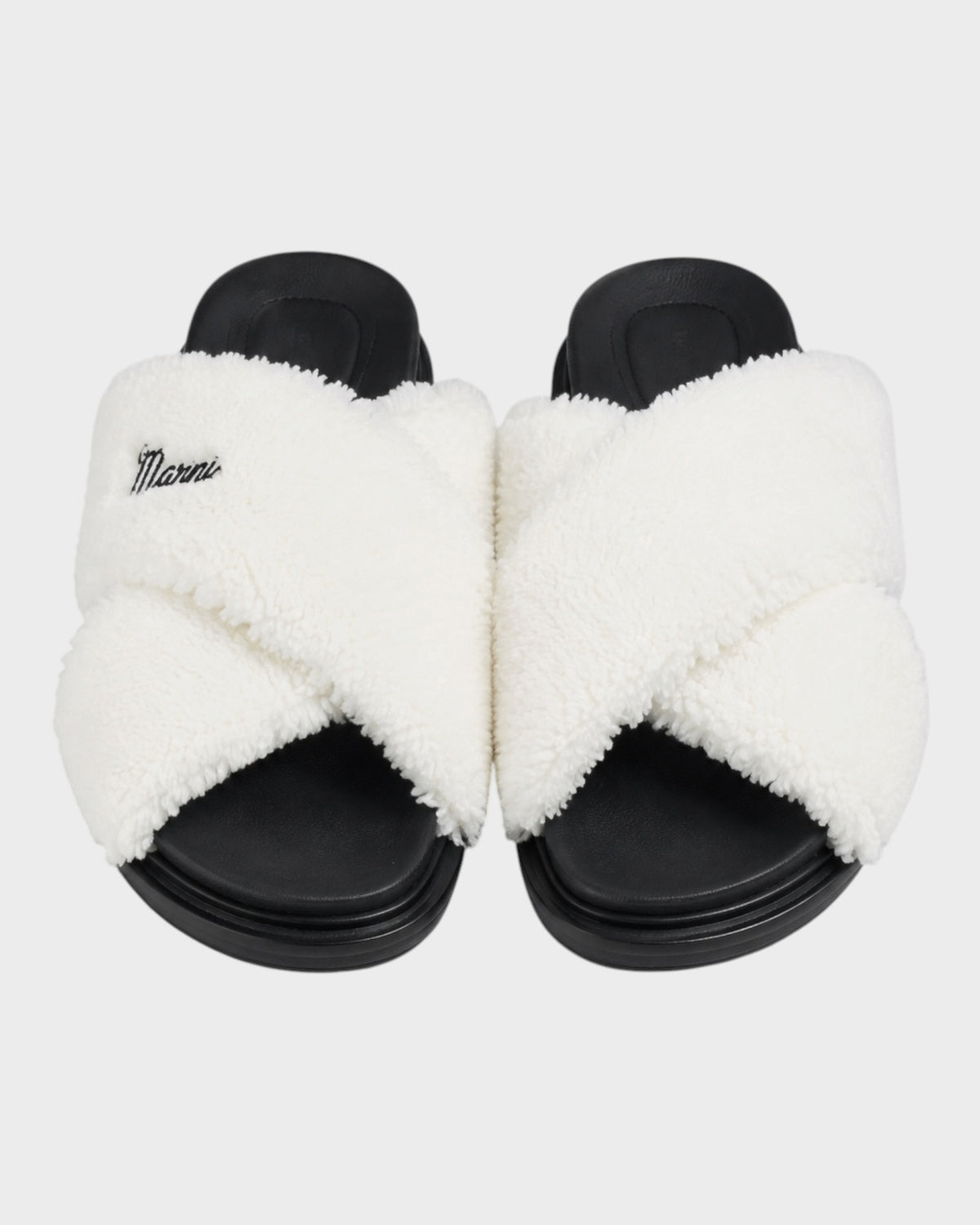 Crossed-Fur Slipper – Weiß/Schwarz