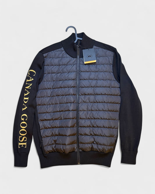 Hybrid Strickjacke mit Logo-Schriftzug – Schwarz