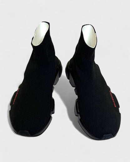 Speed Trainer – Schwarz mit rotem Schriftzug