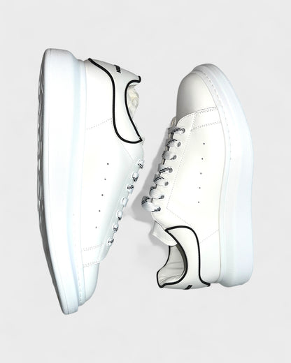 Oversized Sneaker – Weiß mit schwarzen Details