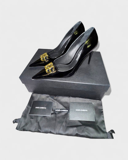 Pumps mit Logo-Schnalle – Schwarz