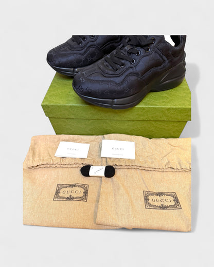 Rhyton Sneaker mit Allover-Monogramm – Schwarz