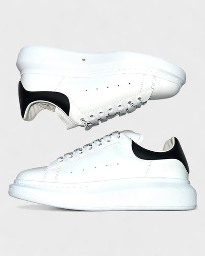 Oversized Sneaker – Weiß mit schwarzer Ferse