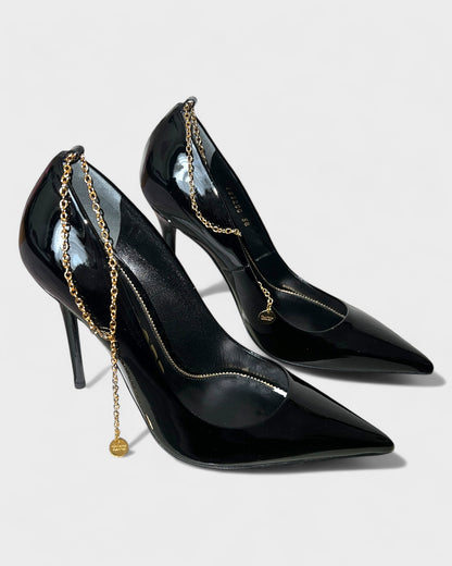 Chain Pumps – Schwarz Lackleder