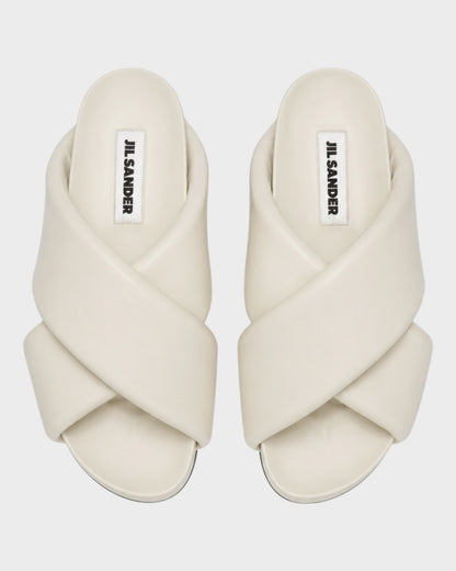 Lederpantoletten mit Kreuzriemen – Creme
