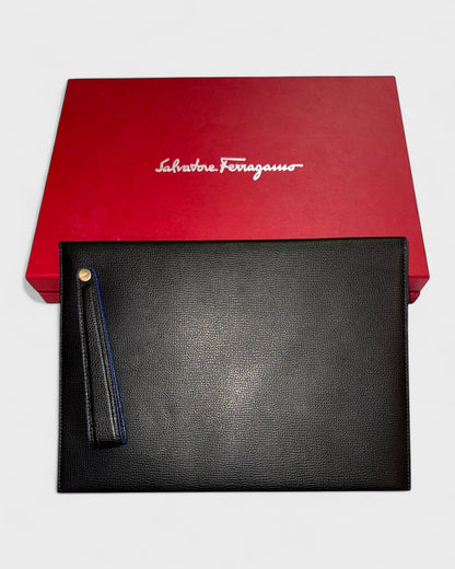 Leder-Clutch mit Handgelenkschlaufe – Schwarz