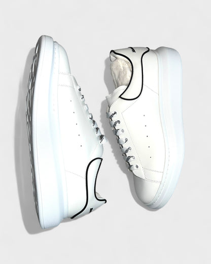 Oversized Sneaker – Weiß mit schwarzen Details