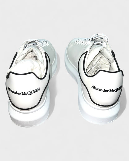 Oversized Sneaker – Weiß mit schwarzen Details