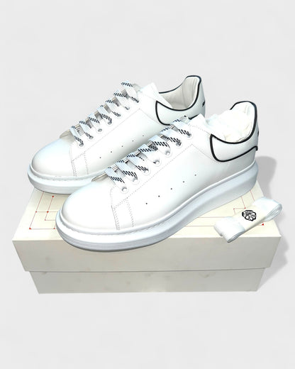 Oversized Sneaker – Weiß mit schwarzen Details